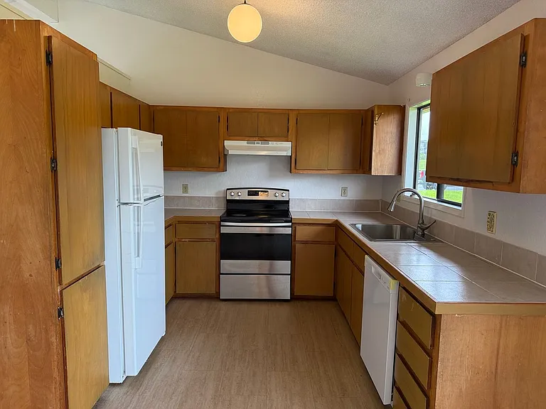 610 Hoomalu Pl — Photo 3