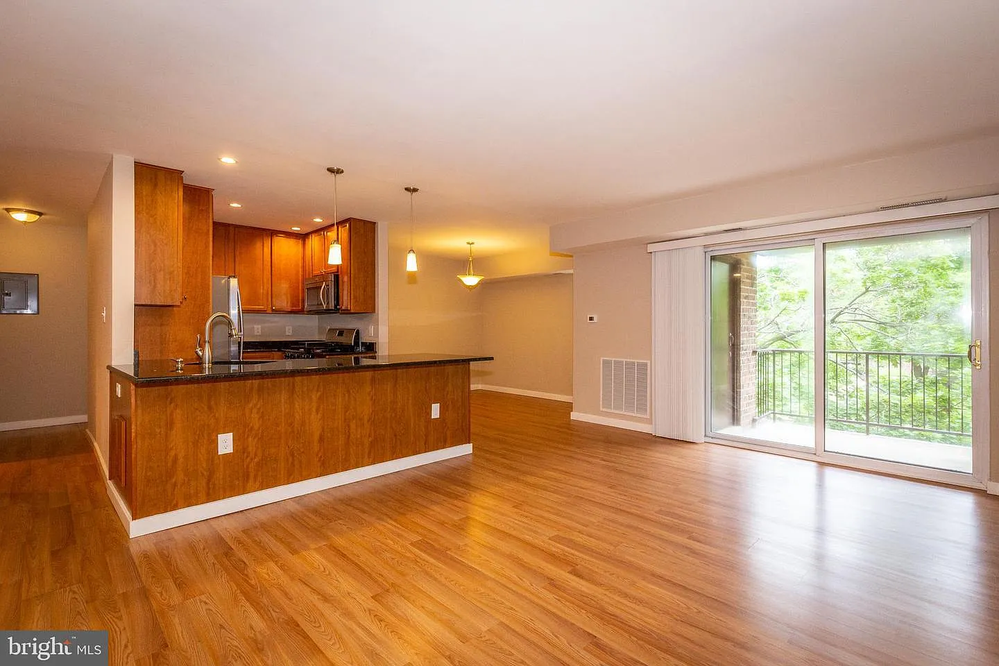3 bed, 1425 sqft, $2,500 — Photo 3