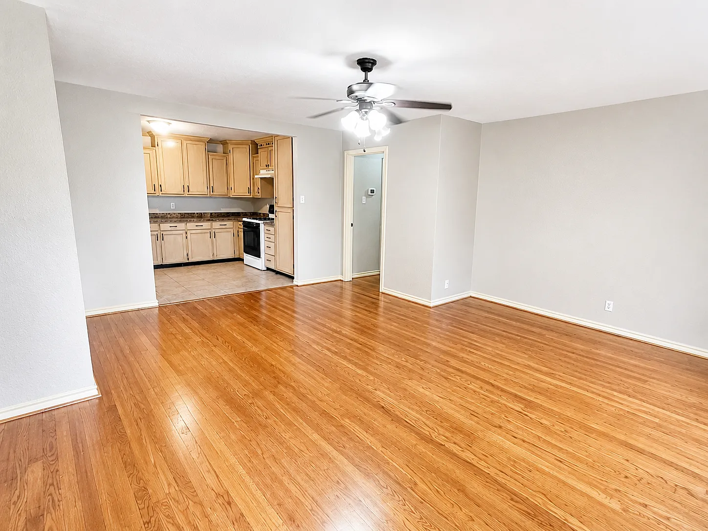 217 Wellington St — Photo 2