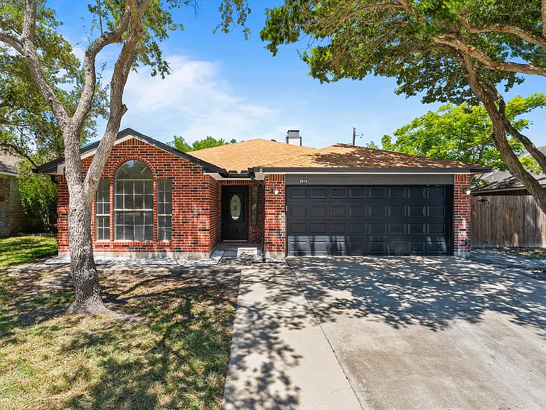2814 Quebec Dr — Photo 1