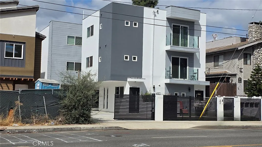 Building Photo - 6845 N Haskell Ave #1