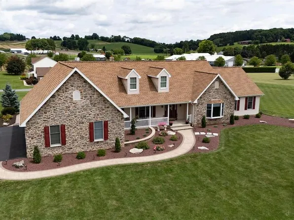 10120 Tori Ln, Breinigsville, PA 18031