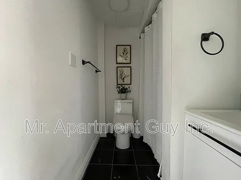 45 Saint Paul St W — Photo 7