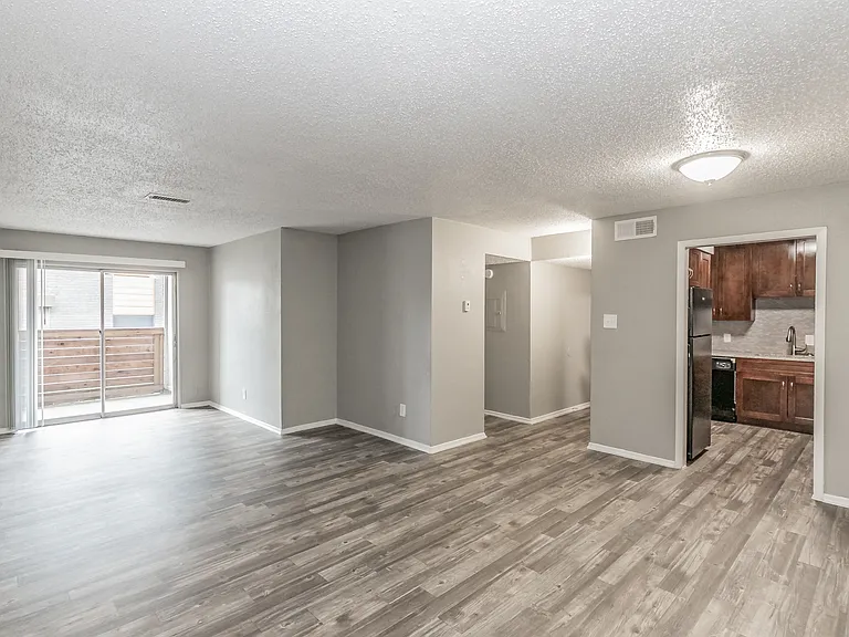 Verano Oaks Apartments — Photo 32