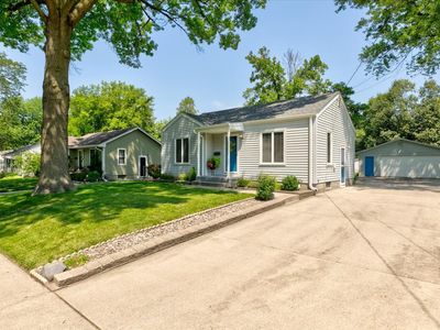 5613 College Ave, Des Moines, IA, 50310