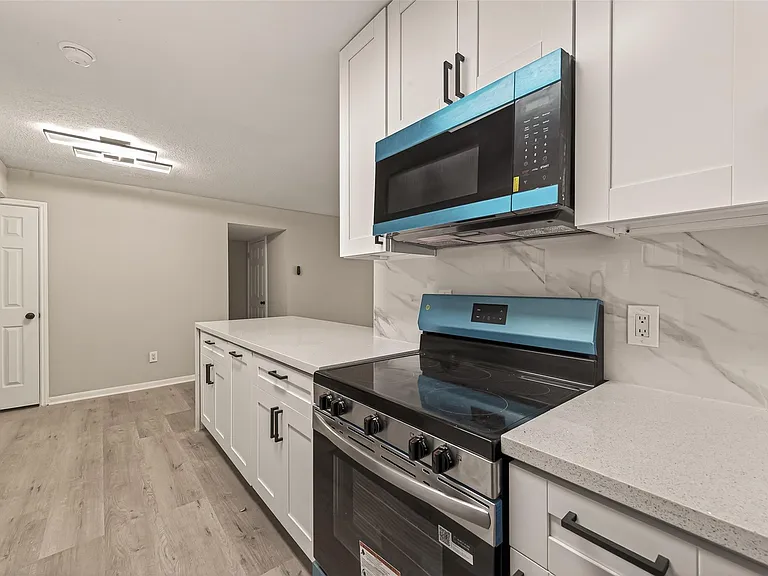 1860 White Oak Dr #311 — Photo 15