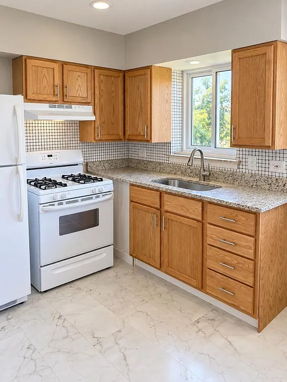 12430 Fairview Ave — Photo 2