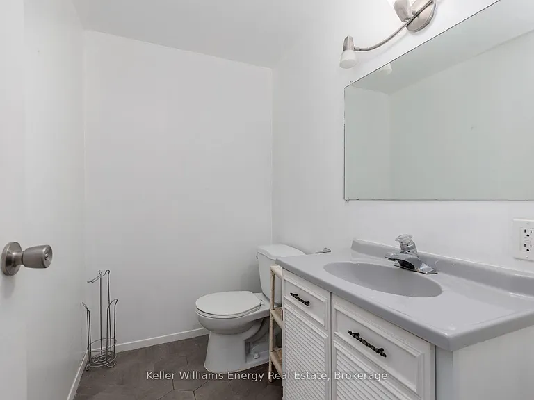 660 Grey St #B — Photo 20