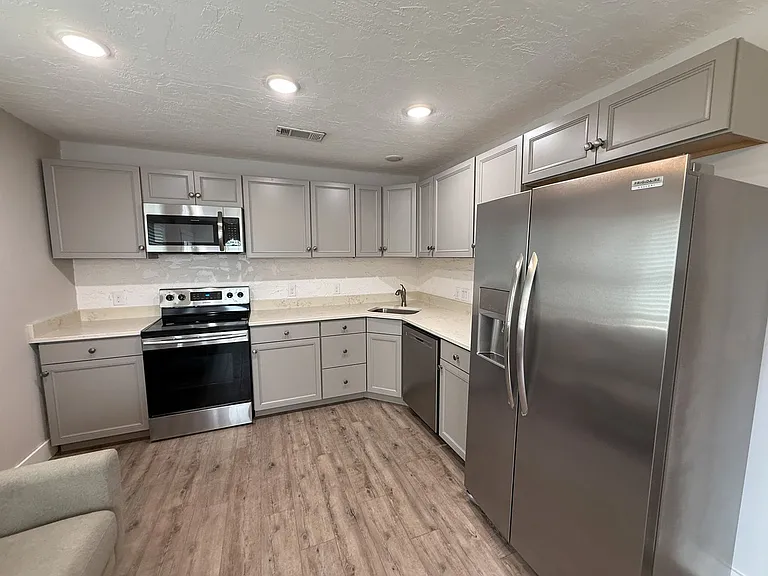 517 W Wright St — Photo 29