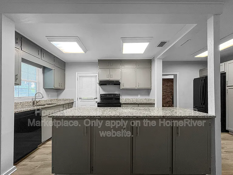 1733 Paine Ave — Photo 10