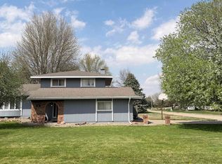 902 Q St, Tekamah, NE 68061