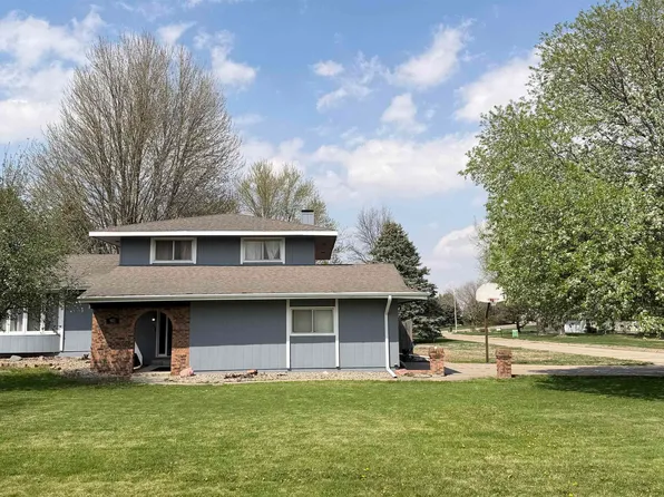 902 Q St, Tekamah, NE 68061