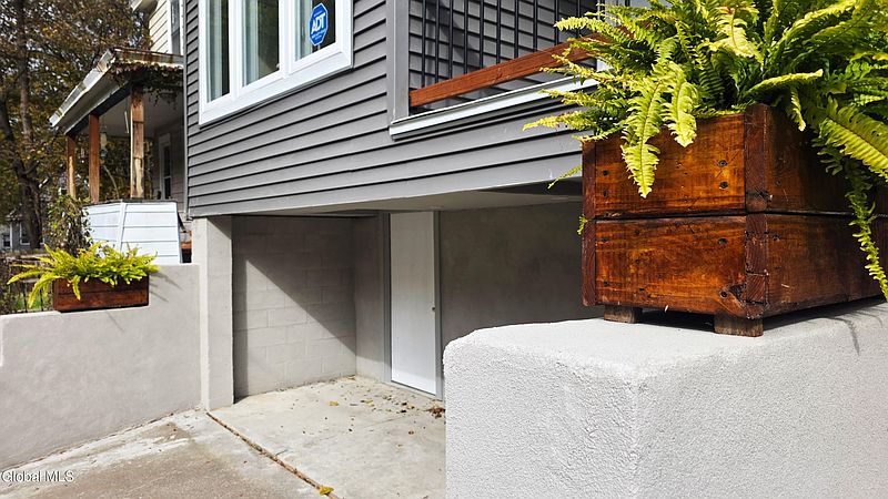 5th image of 8 Sheldon Street