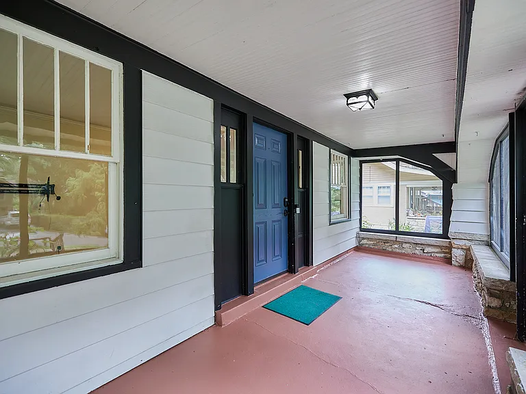 5740 Charlotte St — Photo 3