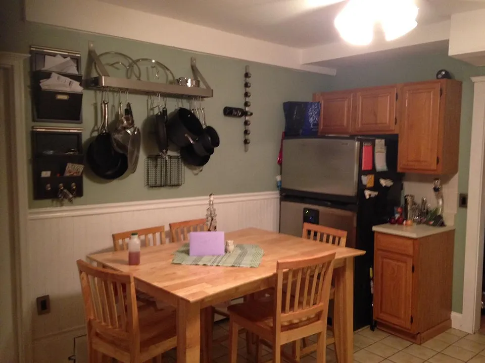 Eat-in kitchen