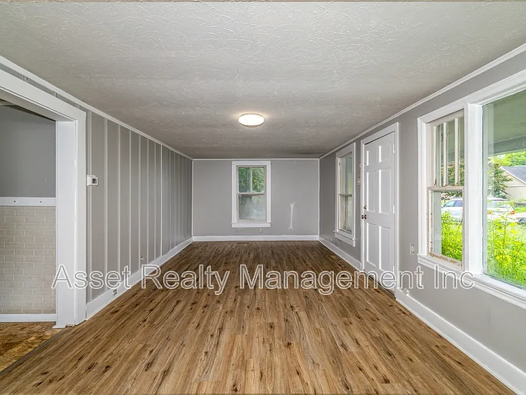 2608 Piedmont St — Photo 10