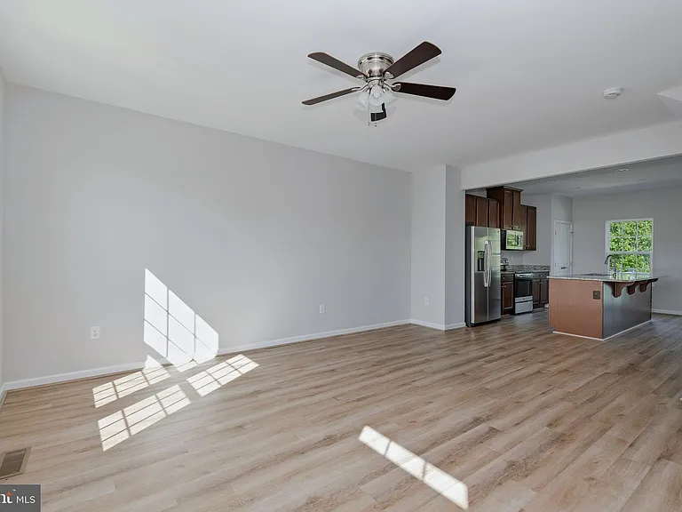 8647 Rosecrans Ln — Photo 6