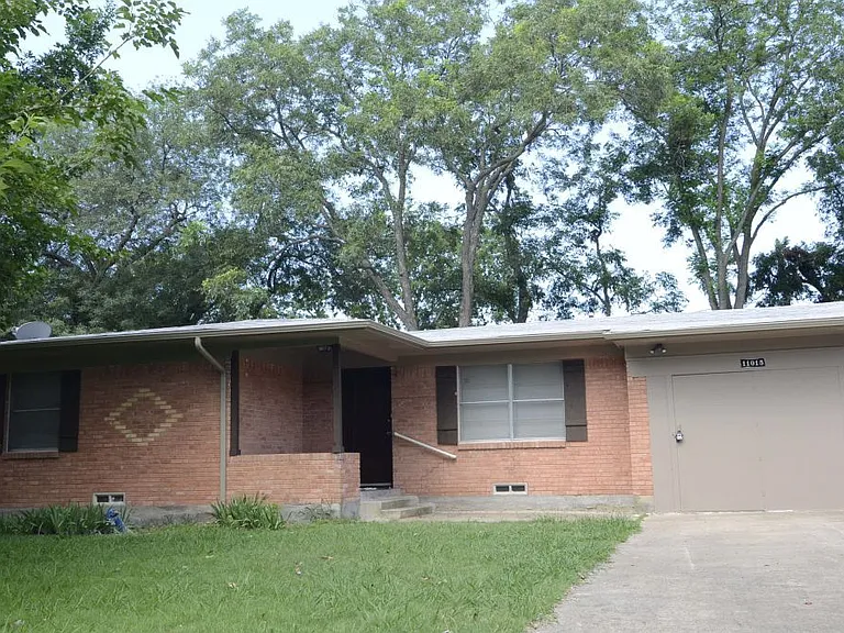 11015 Visalia Dr — Photo 1