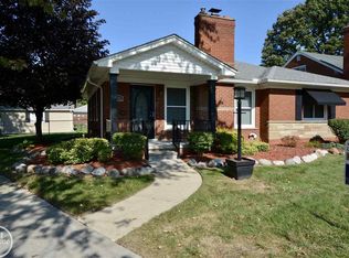 1870 Newcastle Grosse, Grosse Pointe, MI 48236