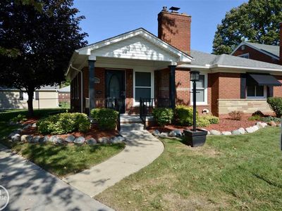 1870 Newcastle Grosse, Grosse Pointe, MI, 48236