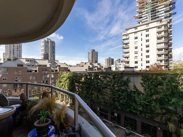 1020 Harwood St #403, Vancouver, BC V6E 4R1