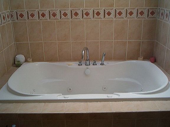 Master Bath 2-person jacuzzi tub