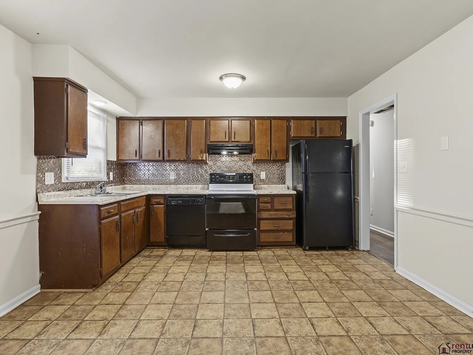 1296 Latonia Park - 1 — Photo 2