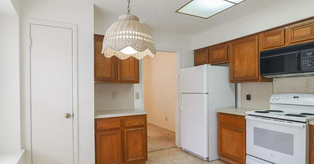 3 bed, 2.0 bath, 1504 sqft, $1,650 — Photo 4