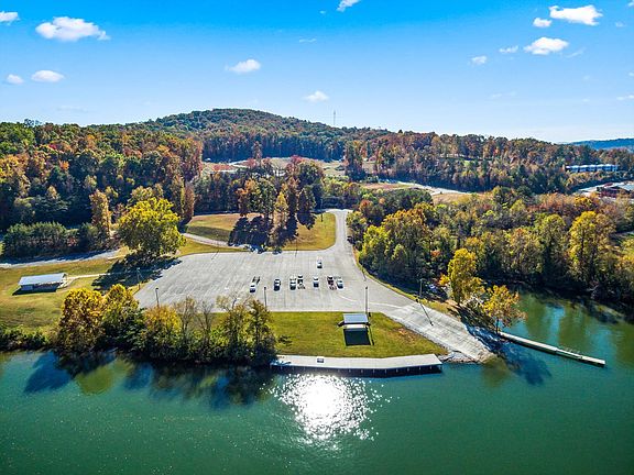 Boat launch, gazebo, and park, are only 1/4 mile from the condo