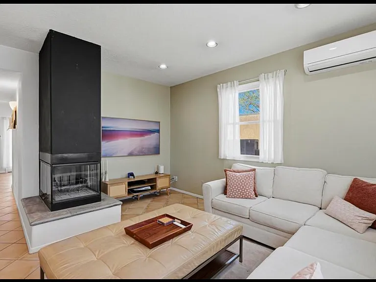 2920 Burton Ave SE — Photo 2