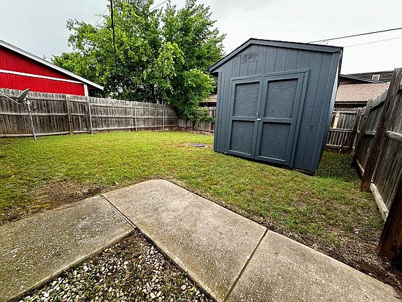 3rd image of 920 NE Tortoise Dr APT 1