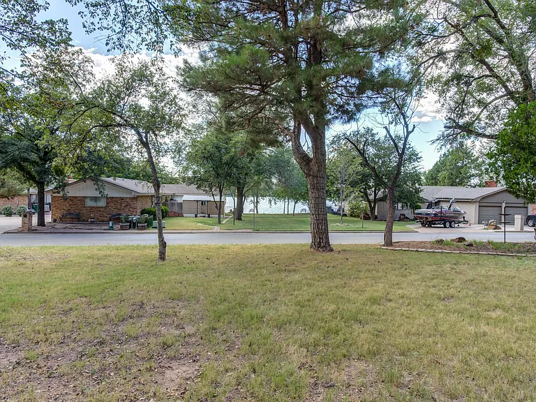 58 E Lakeshore Dr — Photo 5