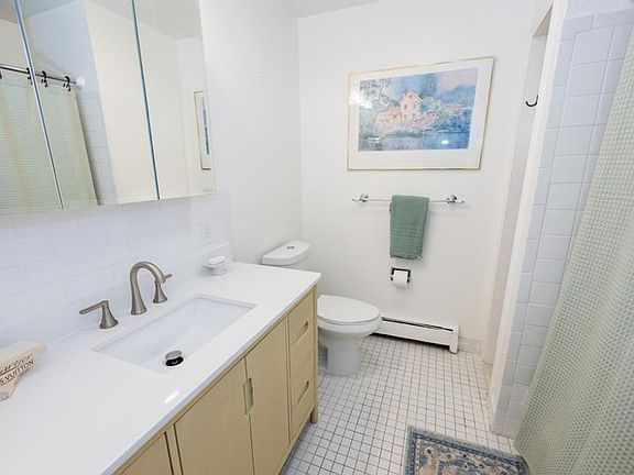 2nd image of 46 Robinson Ave Floor 2