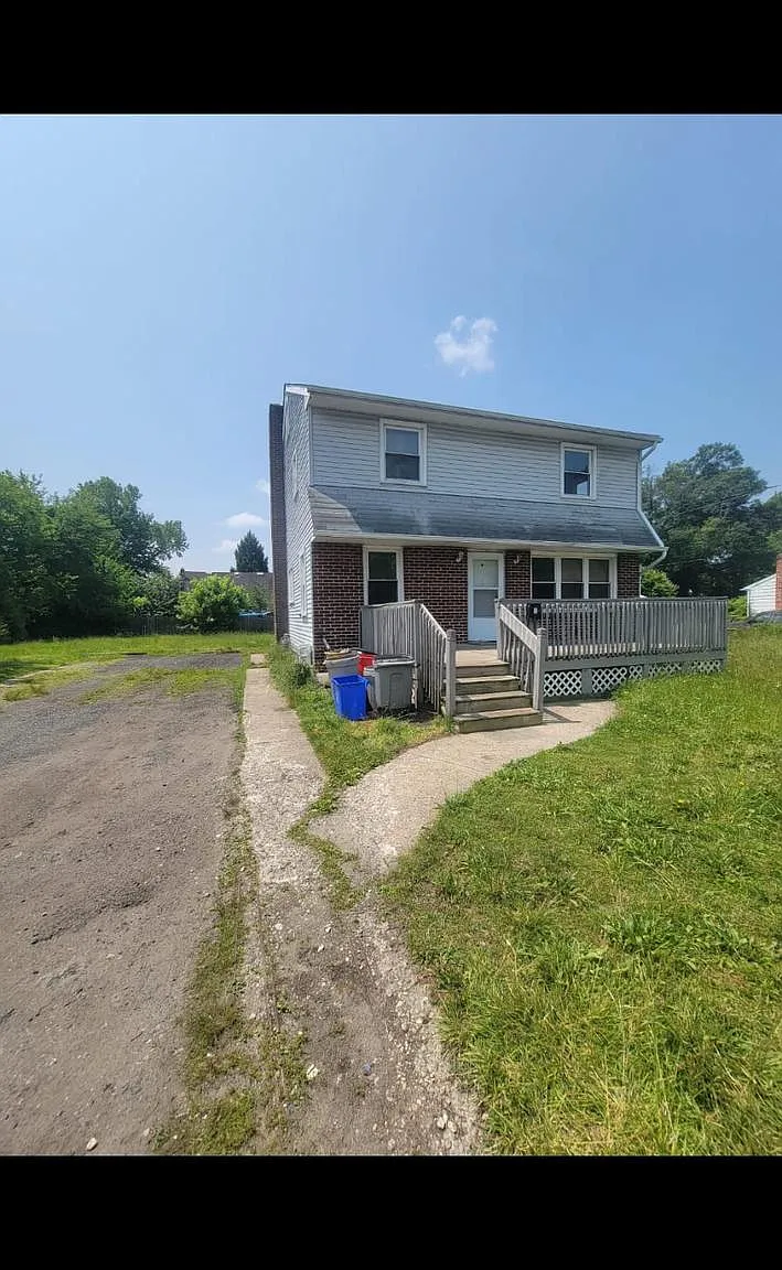 3 bed, 1.0 bath, 1610 sqft, $2,450 — Photo 1