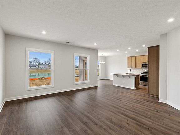 3rd image of 3943 Heatherstone Dr