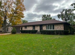 937 Colonial Dr, Machesney Park, IL 61115