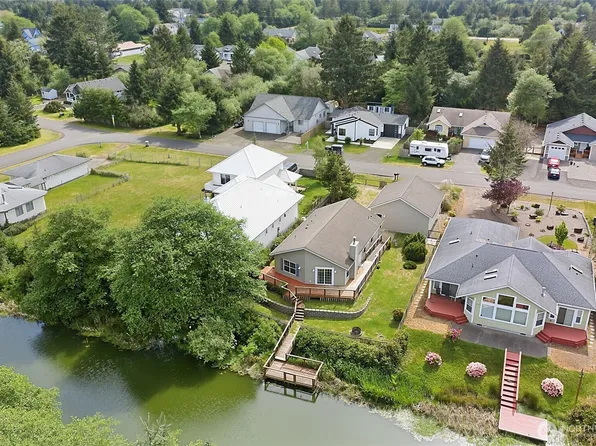 792 Island Circle SE, Ocean Shores, WA 98569