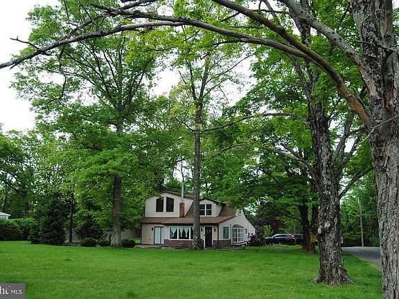 4th image of 6 Neshaminy Ave