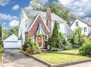 35 Perkins St, Springfield, MA 01118