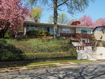 99 Signal Hill Rd, Staten Island, NY, 10301