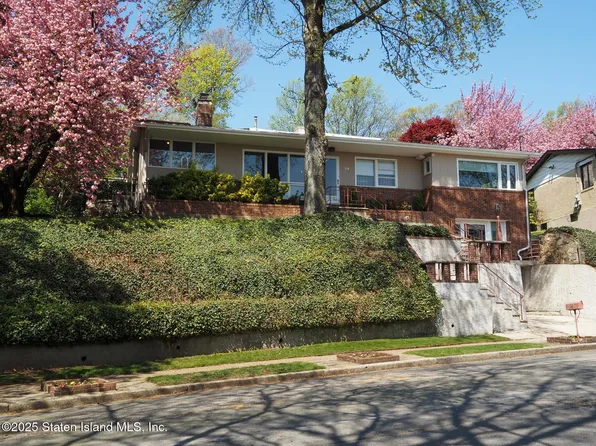 99 Signal Hill Rd, Staten Island, NY 10301
