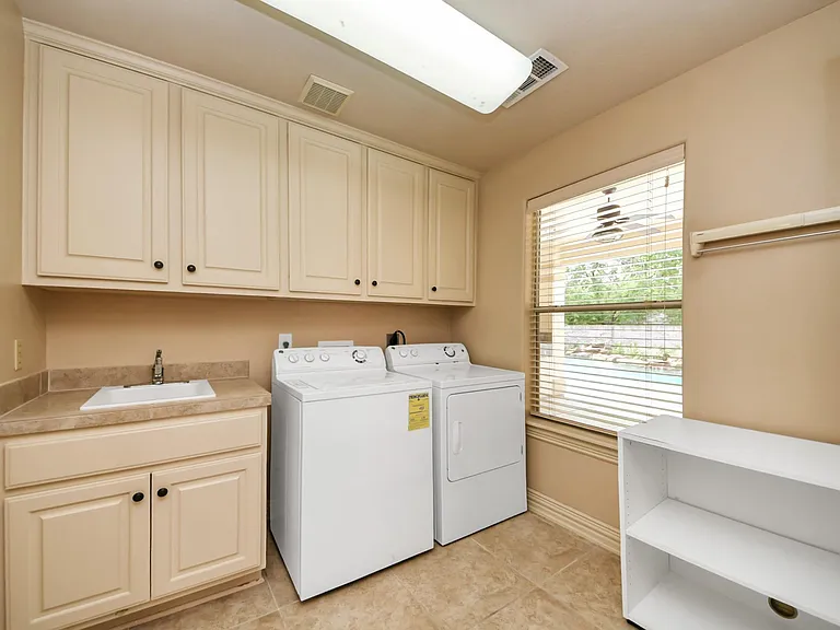14207 Jade Cove Dr — Photo 30
