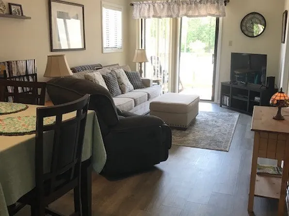 210 Lake Place Condo Dr, Elizabethtown, NC 28337