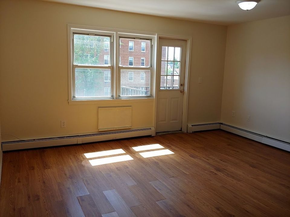 2nd image of 8647 164th St APT 4I