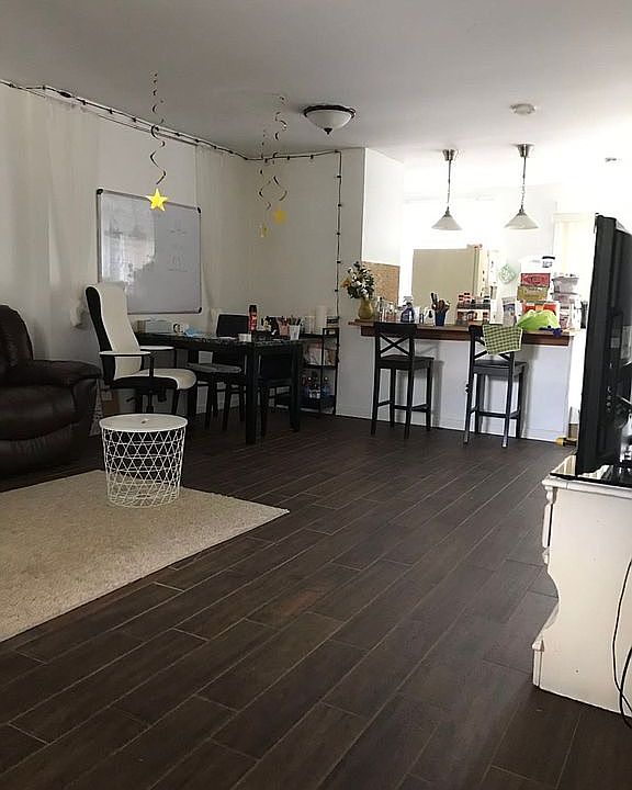 1st image of 1529 Saratoga Pl