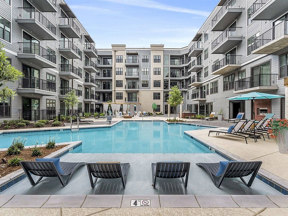 Beautifully designed Pool deck with optimal seating
