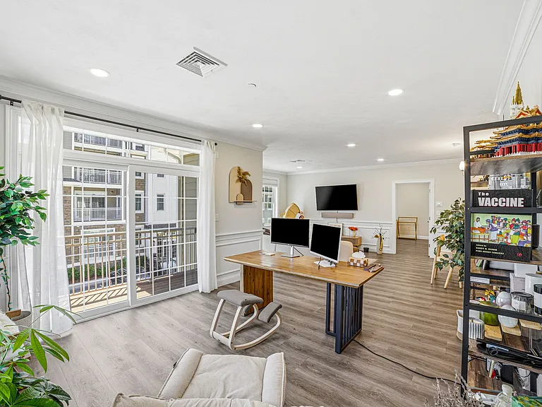 320 Middlesex Ave #D208 — Photo 74