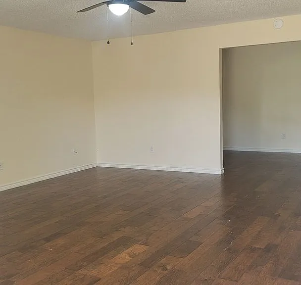 1402 Miranda Ave — Photo 3