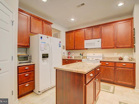 4th image of 17655 Cleveland Park Dr