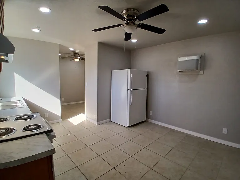357 W Magnolia St — Photo 3